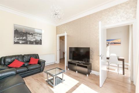 4 bedroom flat to rent, Brougham Street, Tollcross, Edinburgh, EH3