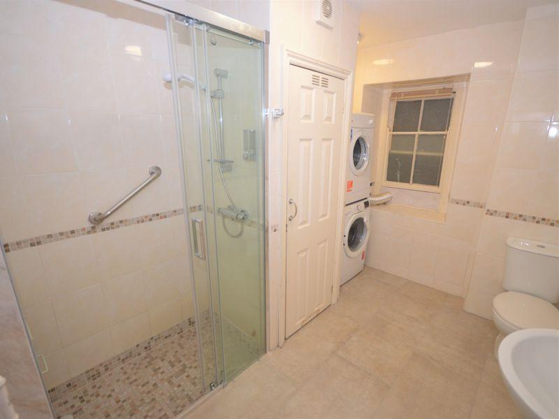 Shower Room - Annexe