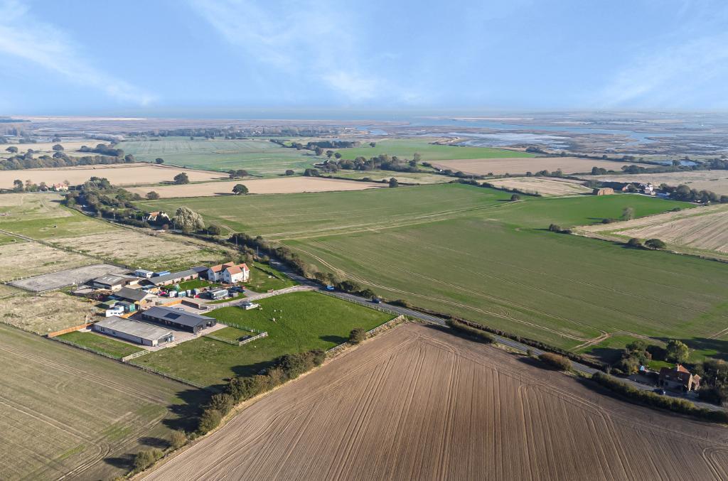 Harwich Road, Great Oakley, CO12 5FH 4 bed detached house £1,000,000