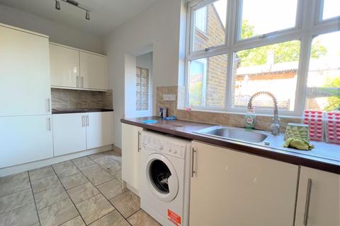 3 bedroom terraced house to rent - Barge House Road, London
