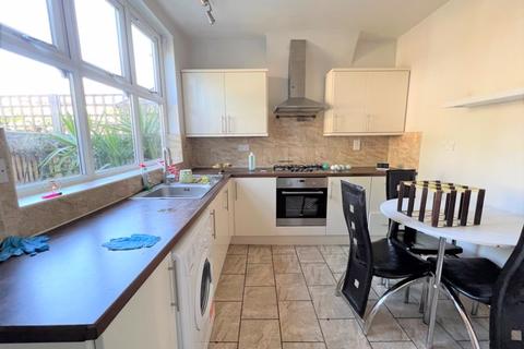 3 bedroom terraced house to rent - Barge House Road, London