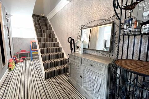 30 Larkspur Close, South Ockendon, RM15 6JG