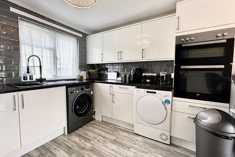 30 Larkspur Close, South Ockendon, RM15 6JG