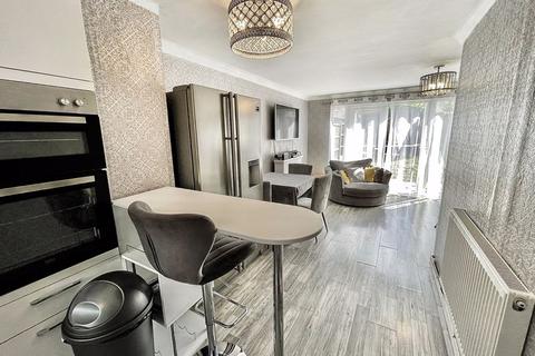 30 Larkspur Close, South Ockendon, RM15 6JG