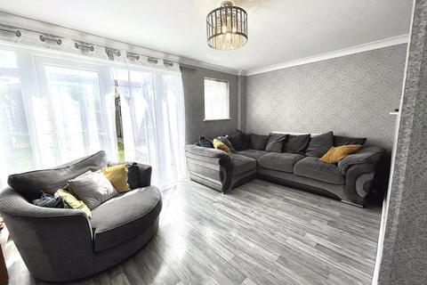 30 Larkspur Close, South Ockendon, RM15 6JG