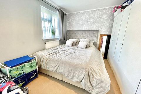 30 Larkspur Close, South Ockendon, RM15 6JG