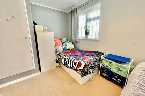 30 Larkspur Close, South Ockendon, RM15 6JG