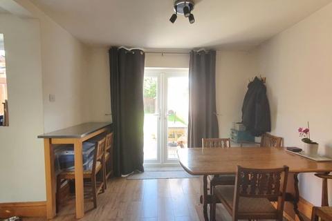 61 Finlay Road, Gloucester, GL4 6TW