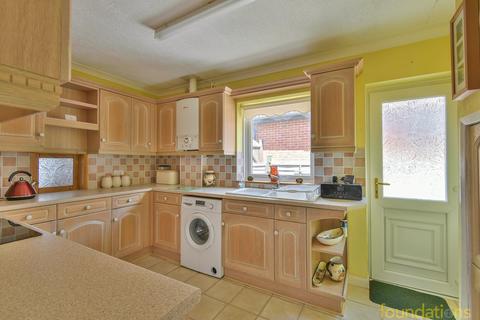 3 bedroom detached bungalow for sale - St Peters Crescent, Bexhill-on-Sea, TN40
