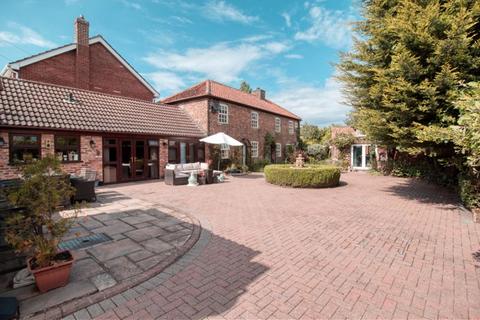 4 bedroom detached house for sale, Wharf Road, Crowle