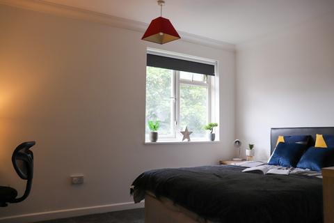 3 bedroom flat to rent, Derby Street