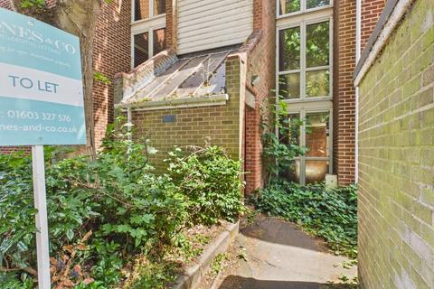 3 bedroom flat to rent, Derby Street