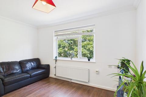 3 bedroom flat to rent, Derby Street