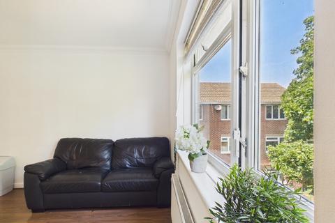 3 bedroom flat to rent, Derby Street