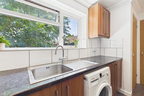 3 bedroom flat to rent, Derby Street