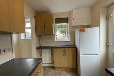 2 bedroom semi-detached house to rent, Woodlands Park Road, Maidenhead