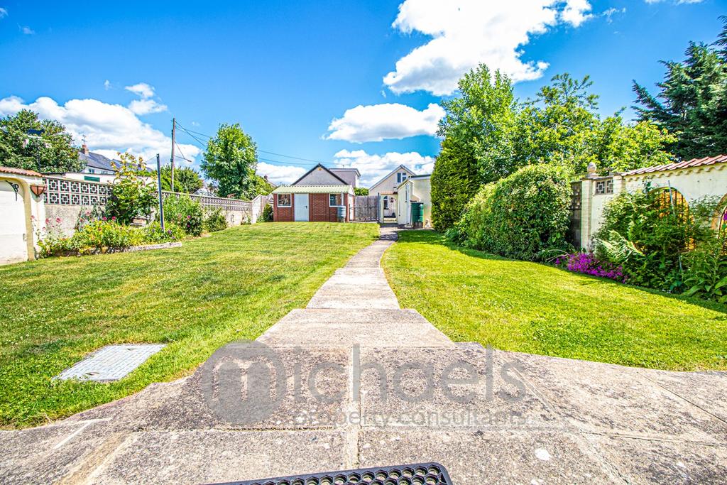 Francis Road, Braintree, CM7 2 bed detached bungalow £400,000