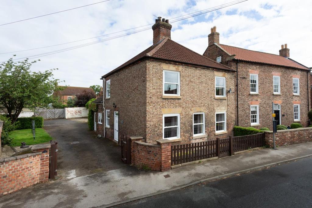 Kelfield Road, Riccall, York 4 bed detached house £400,000