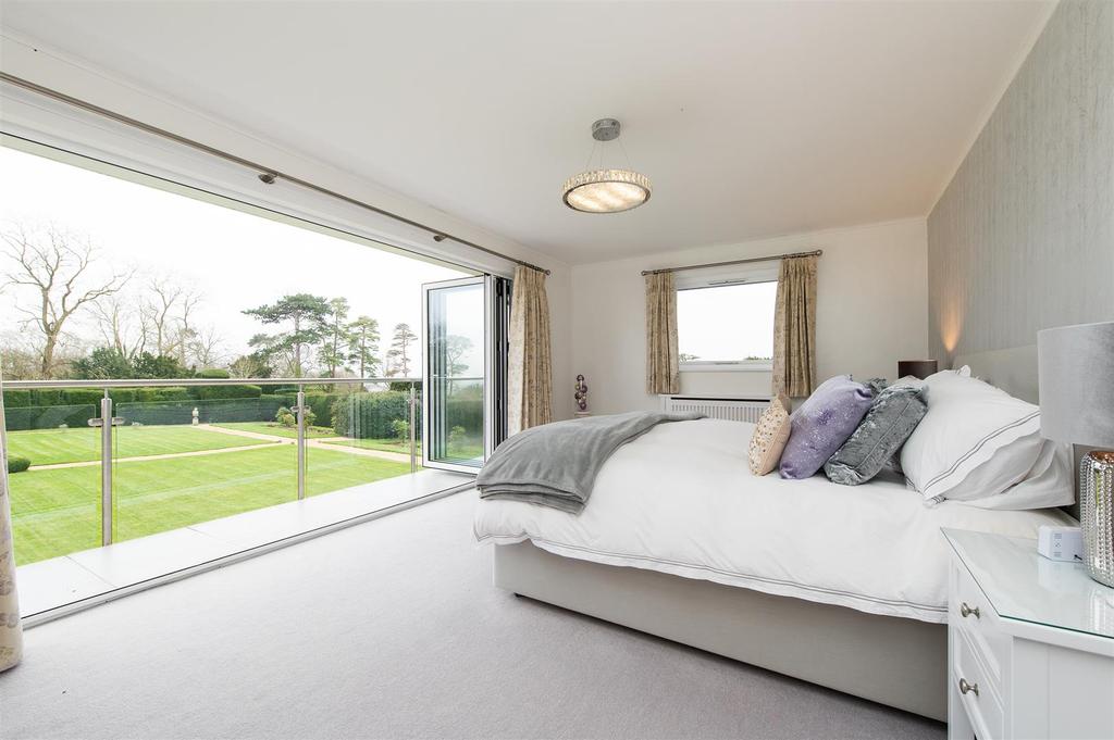 Bedroom 1 -3.jpg