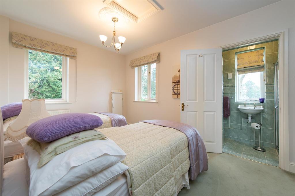 Bedroom 4 -2.jpg