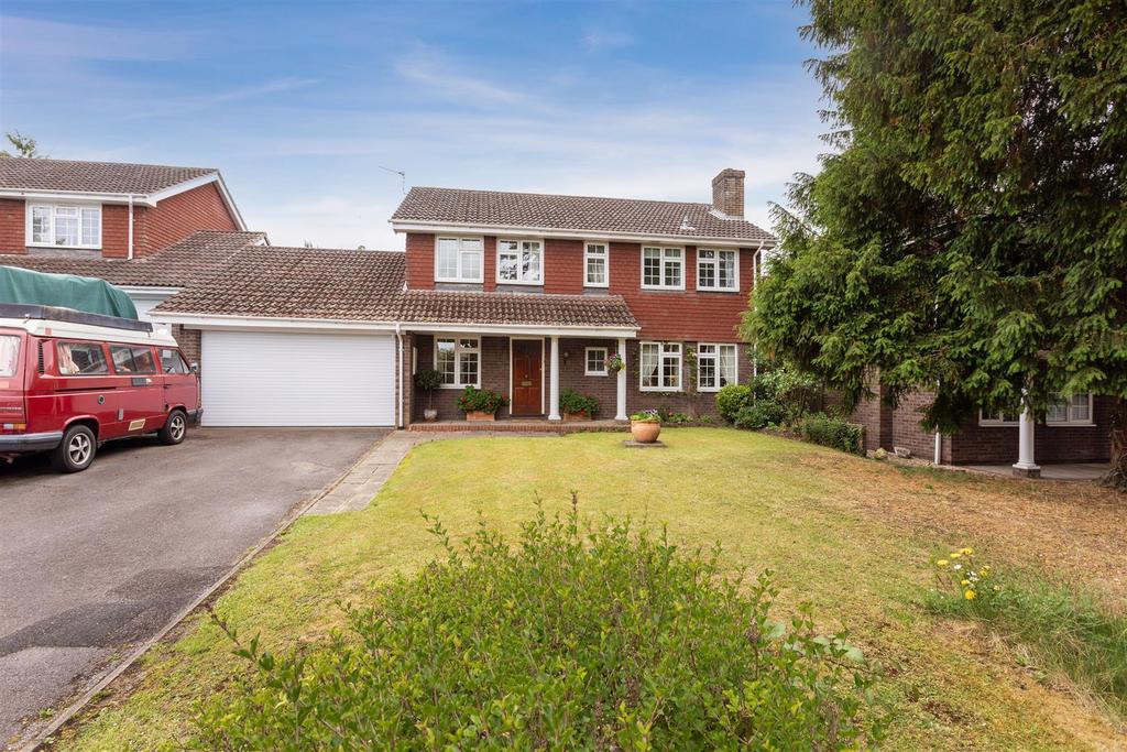 The Binghams, Maidenhead 4 bed detached house £1,000,000