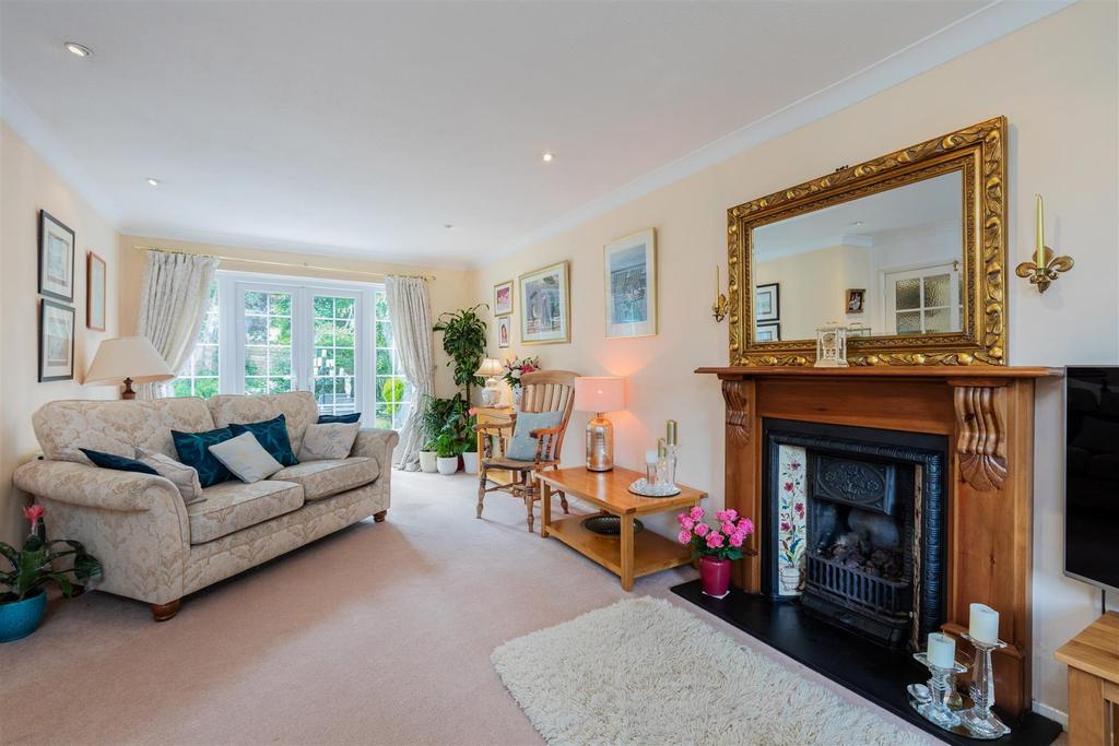 The Binghams, Maidenhead 4 bed detached house £1,000,000