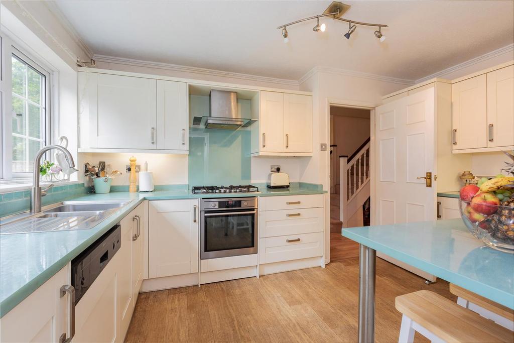 The Binghams, Maidenhead 4 bed detached house £1,000,000