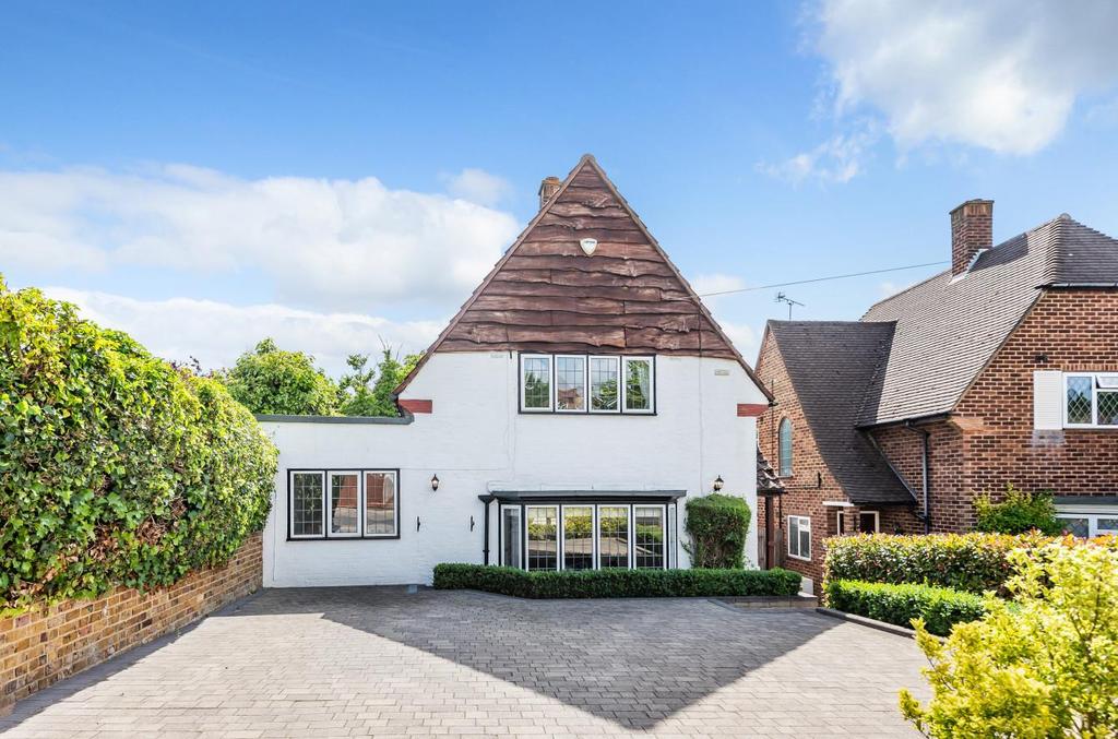 Greenway Close, Totteridge 4 bed detached house £3,250 pcm (£750 pw)