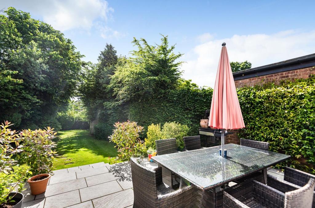 Greenway Close, Totteridge 4 bed detached house £3,250 pcm (£750 pw)