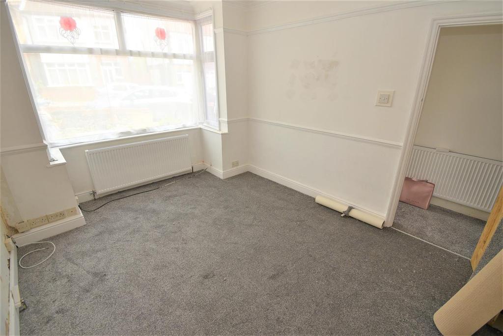Richmond Hill, Luton 3 bed terraced house £1,250 pcm (£288 pw)