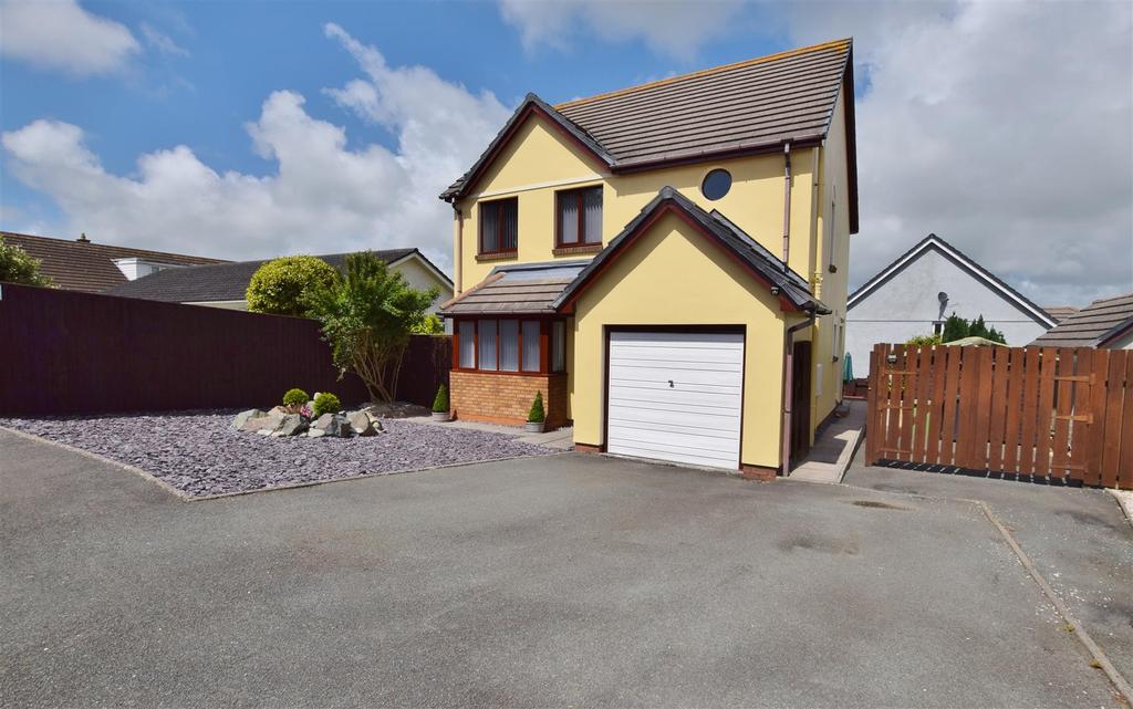 Neyland 3 bed detached house £290,000