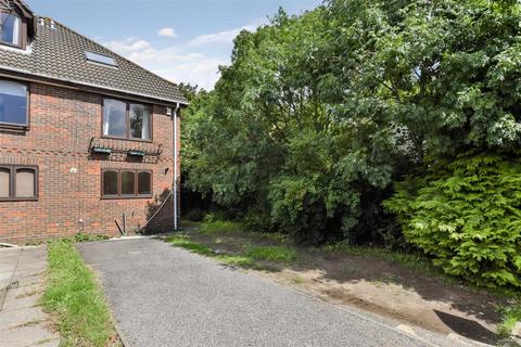 39 Berkeley Close, Polygon, Southampton, SO15 2TR