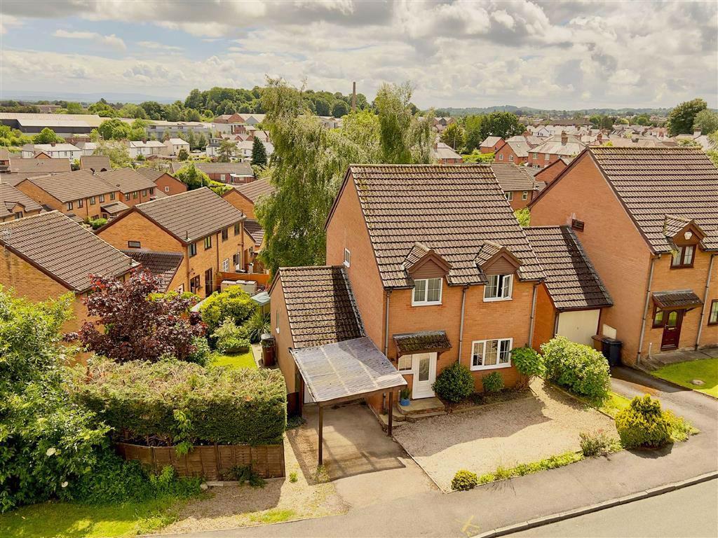 Jasmine Gardens, Oswestry, SY11 3 bed detached house £275,000
