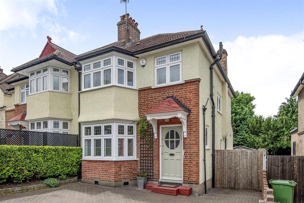 Villiers Avenue, Surbiton 3 bed semidetached house £820,000