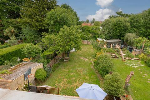 5 Kinross Avenue, Worcester Park, KT4 7AJ