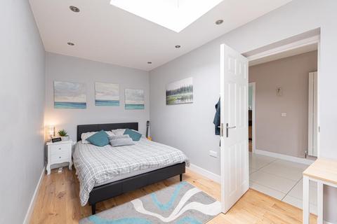 5 Kinross Avenue, Worcester Park, KT4 7AJ