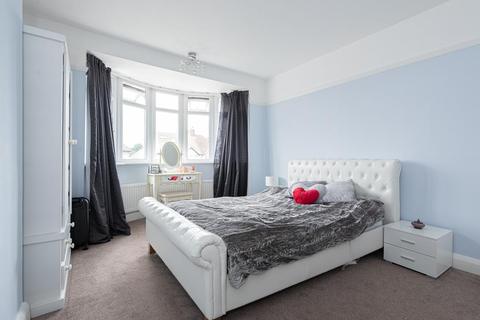 5 Kinross Avenue, Worcester Park, KT4 7AJ