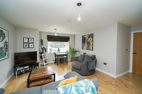 38 Eagle Close, Leighton Buzzard, LU7 4AT