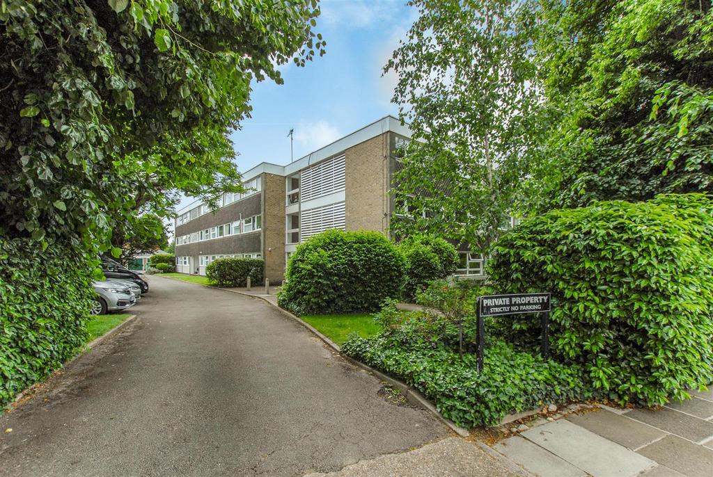 Wellesley Road, Twickenham 2 bed flat £500,000
