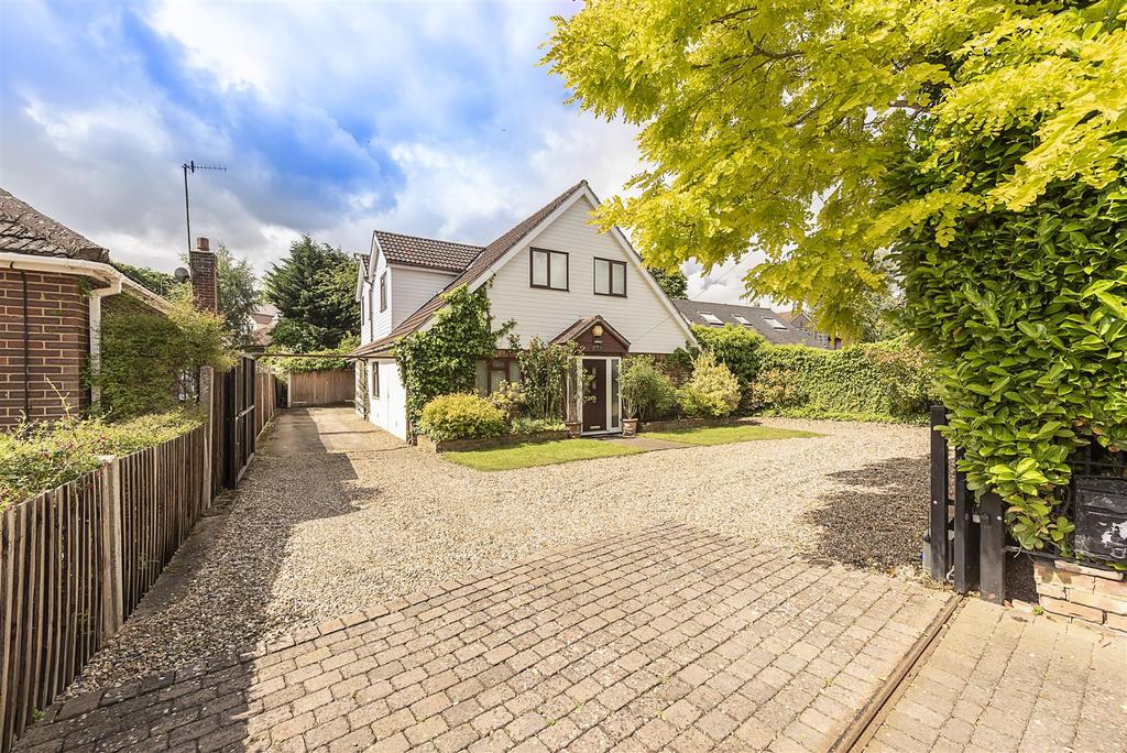Oakwood Road, Bricket Wood, St. Albans 5 bed detached house £1,000,000
