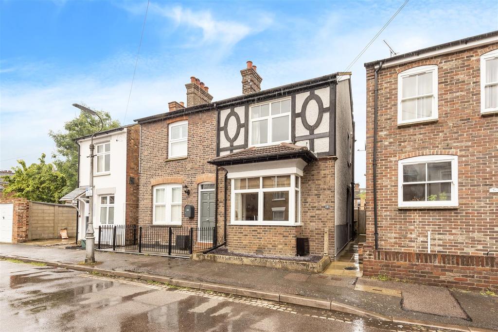 Upper Heath Road, St. Albans 3 bed semidetached house £735,000