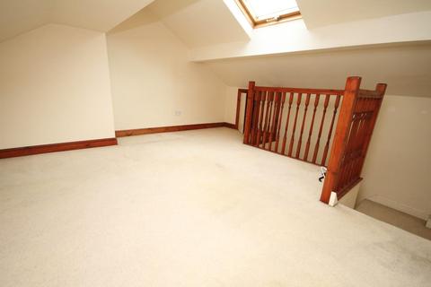 62 Carrbottom Road, Greengates, Bradford, BD10 0BD