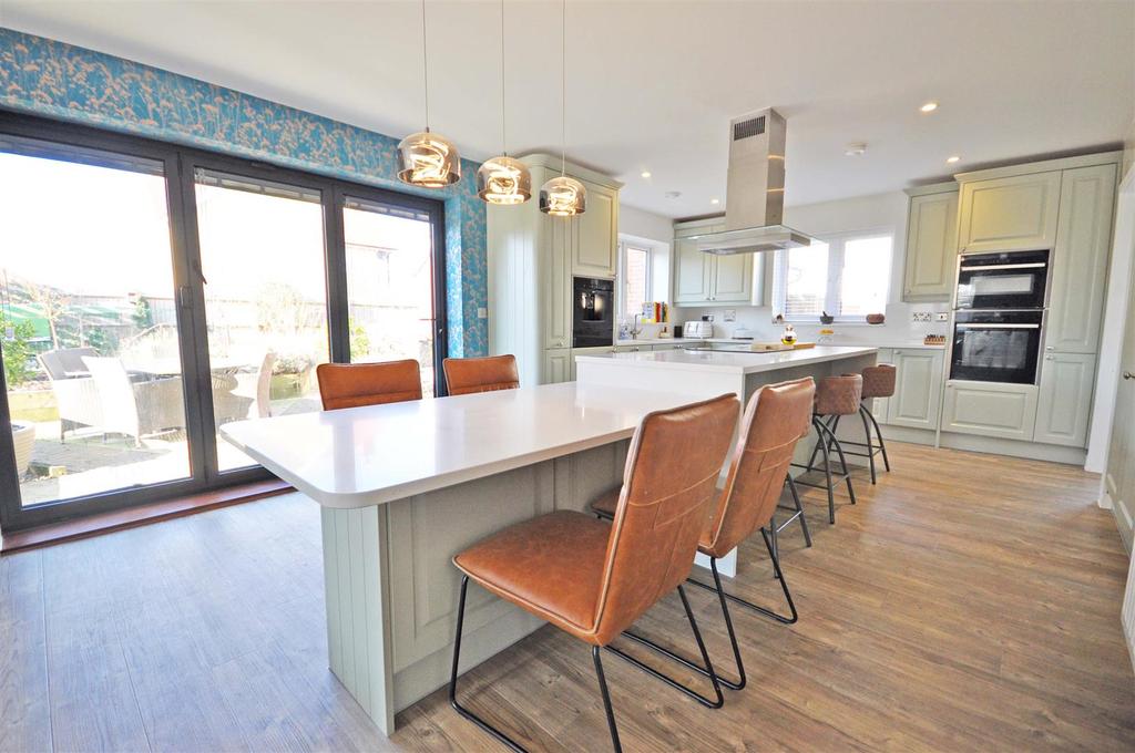 Kitchen2.jpg