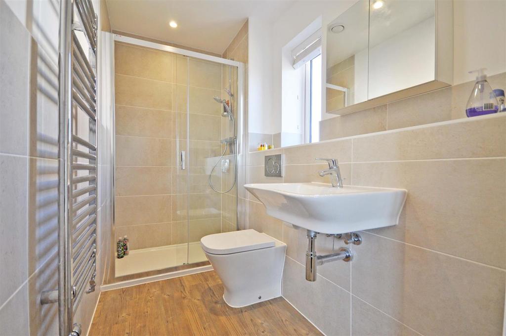 Ensuite to master.jpg