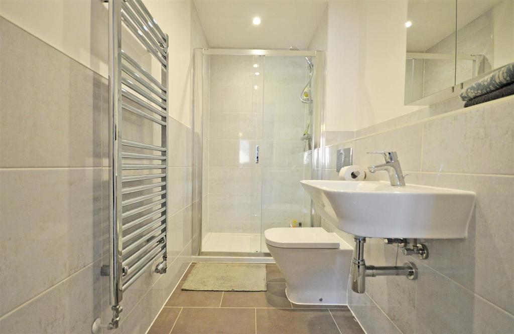 Ensuite 2.jpg