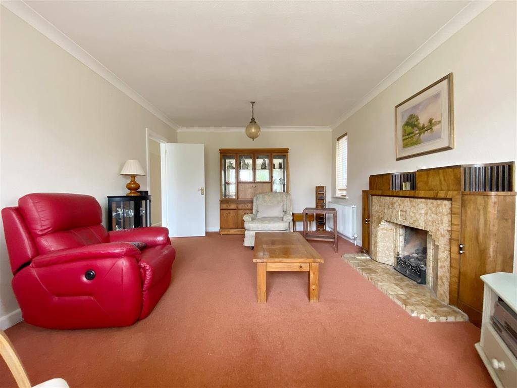 Forest Road, Worthing 3 bed flat £1,500 pcm (£346 pw)