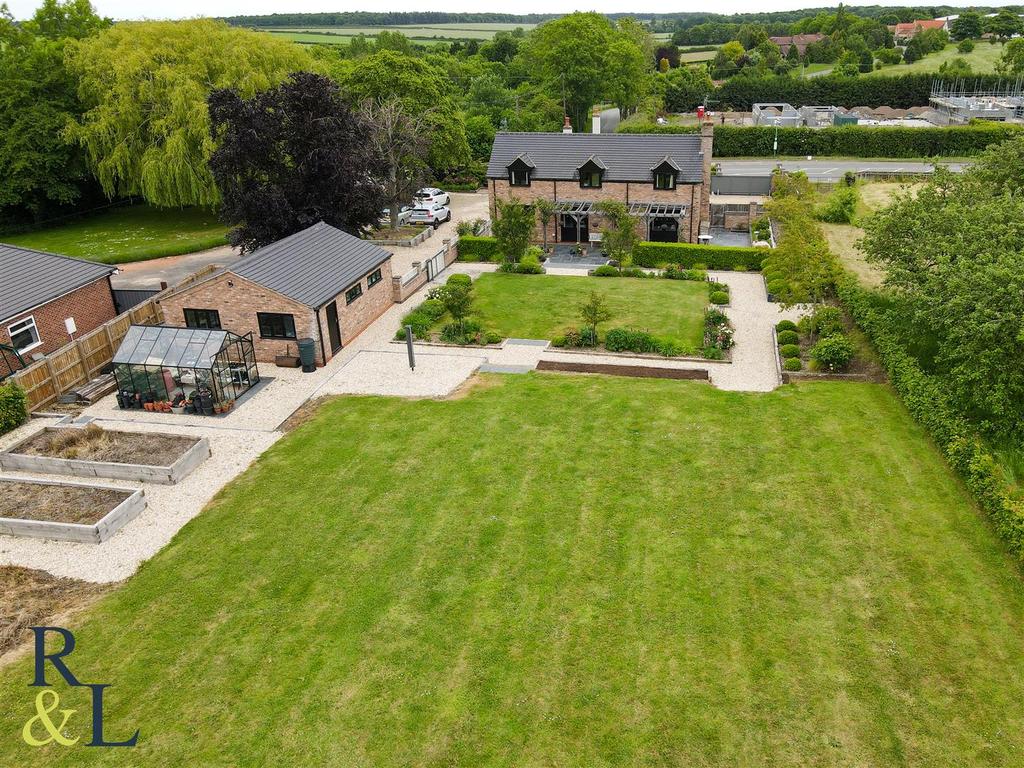 Melton Road, Stanton on the Wolds, Nottinghamshire 5 bed detached house