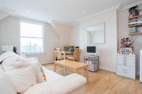 2 bedroom flat to rent, Finchley Road, Hampstead NW3
