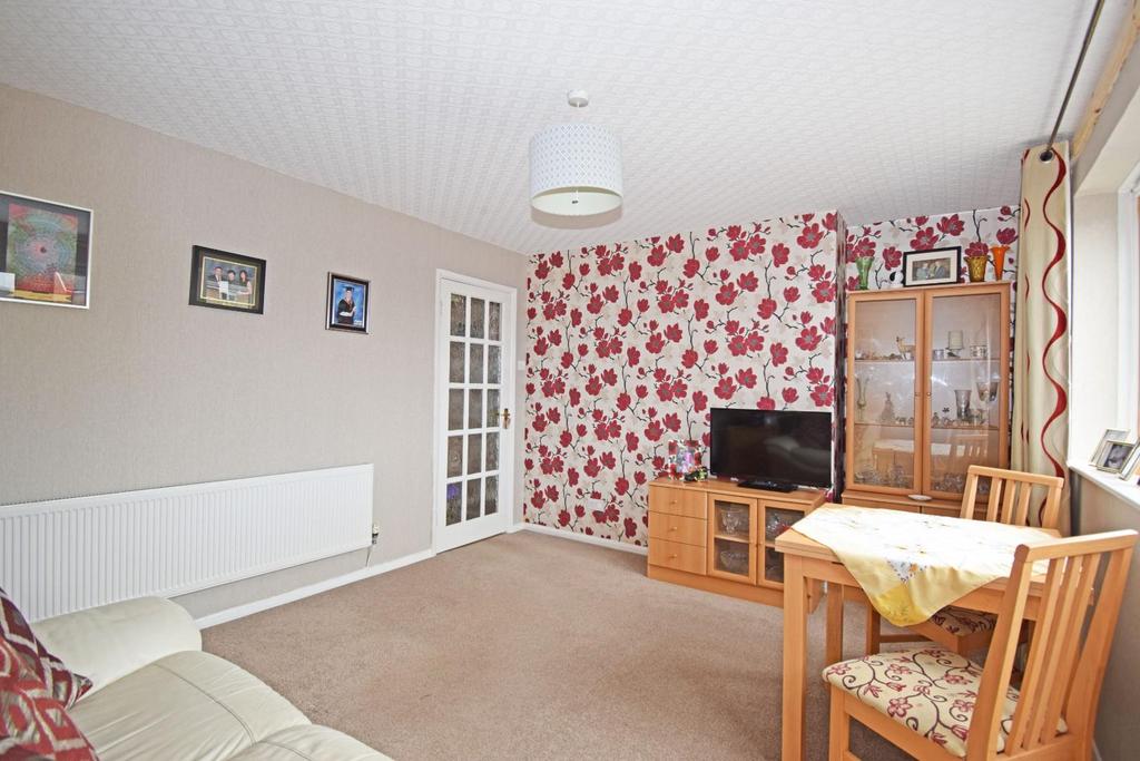 30 A Melbourne Road, living room b.jpg