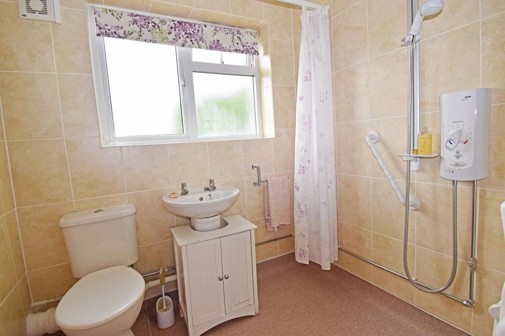 30 A Melbourne Road, wet room.jpg